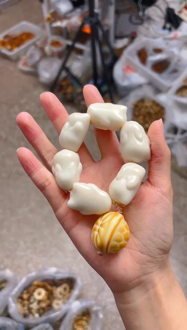 吊坠菩提根/象牙果大卡白色兔子手捻 富甲
