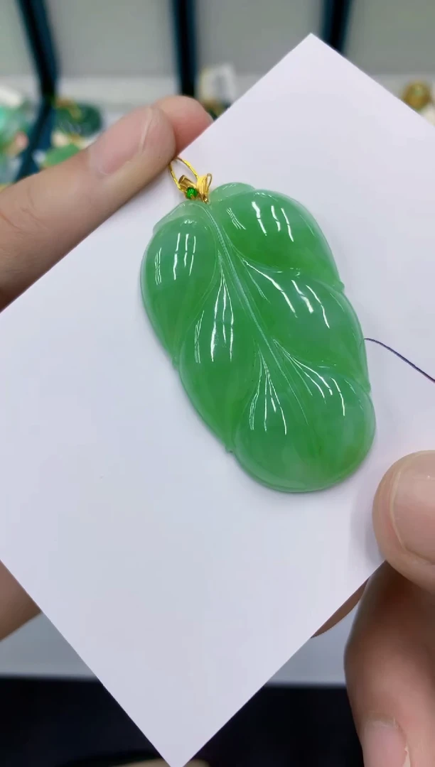 颈饰18K金镶嵌翡翠?**?翡翠