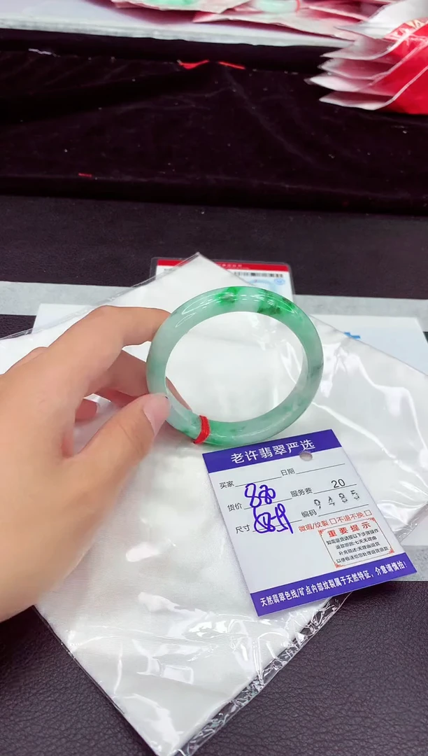 翡翠手镯未镶嵌1