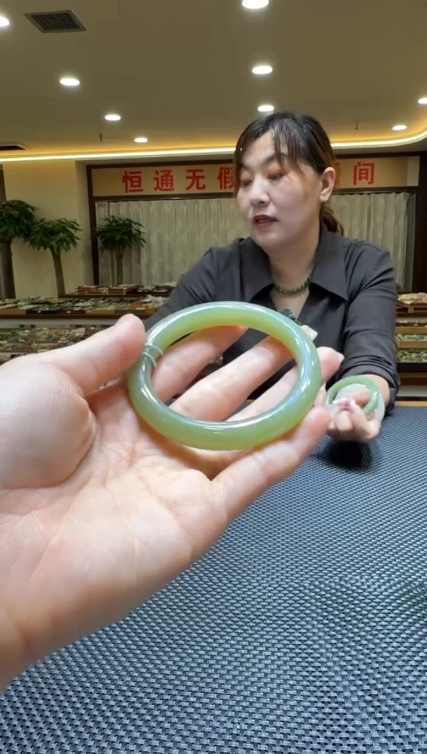 颈饰未镶嵌和田玉手镯56