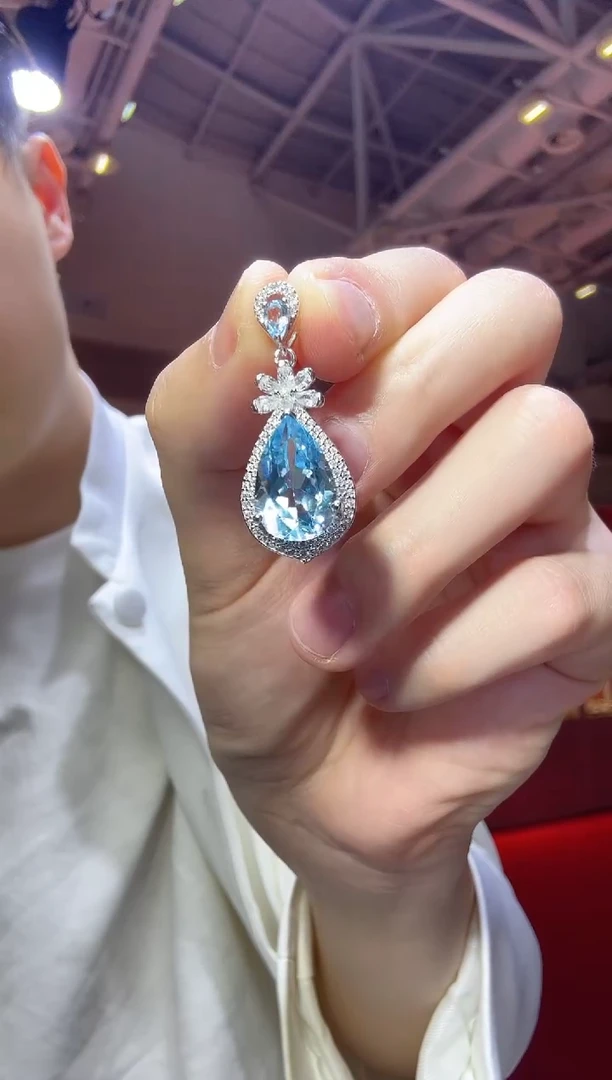 颈饰银S925镶嵌托帕石水滴吊坠