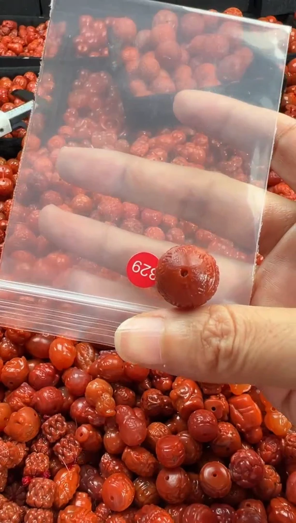 颈饰未镶嵌南红玛瑙1
