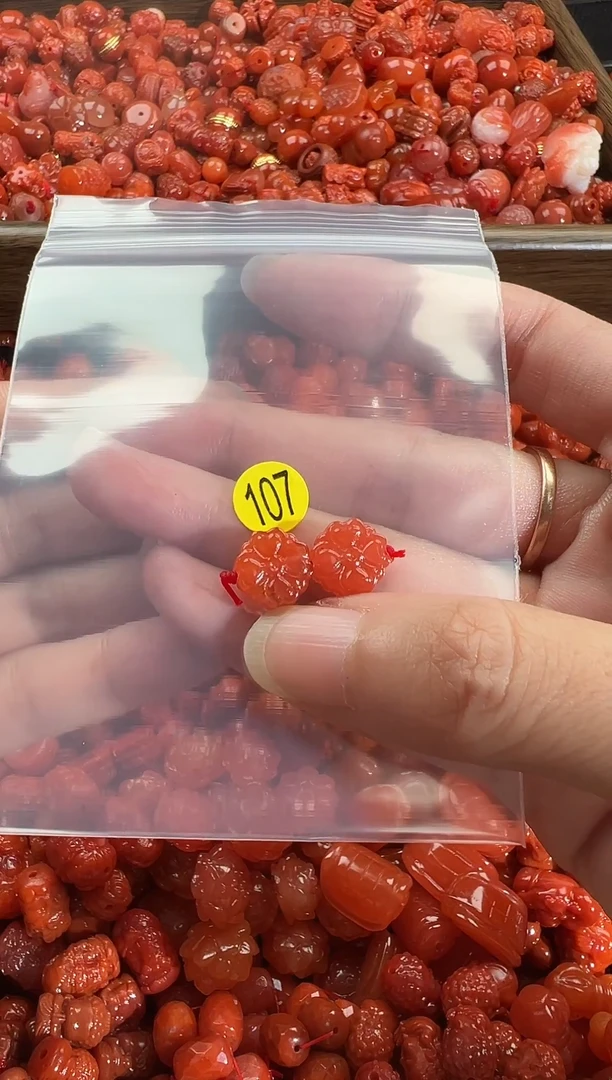 颈饰未镶嵌南红玛瑙1