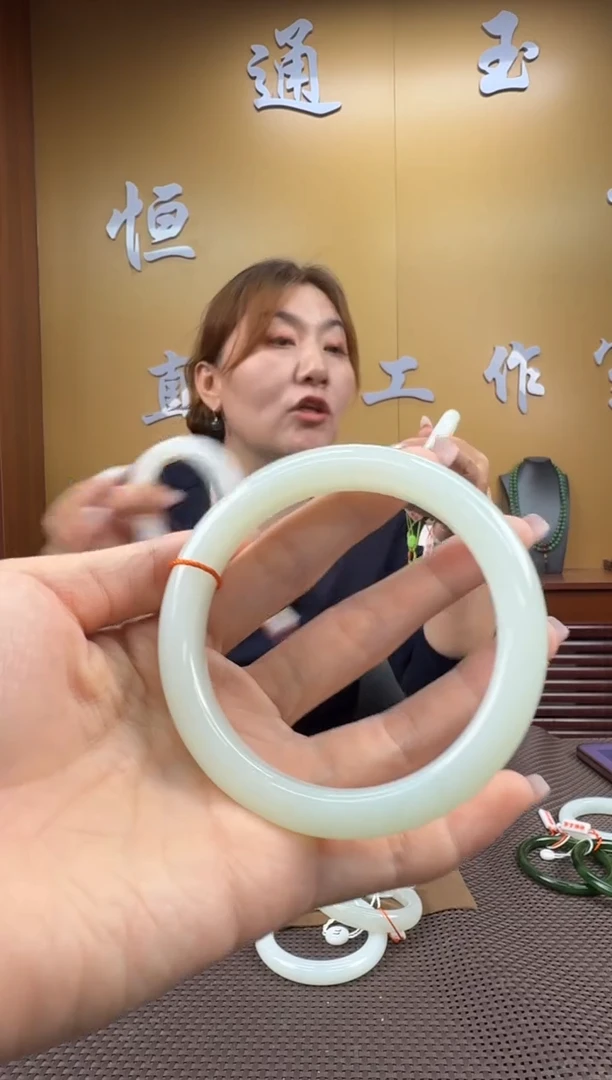 颈饰未镶嵌和田玉手镯62