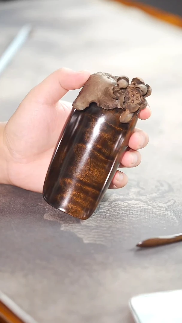 金丝楠108号阴沉满水波纹精品手雕荷花茶则套