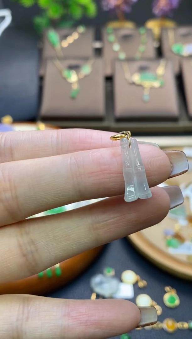 翡翠18K金镶嵌颈饰净货13636