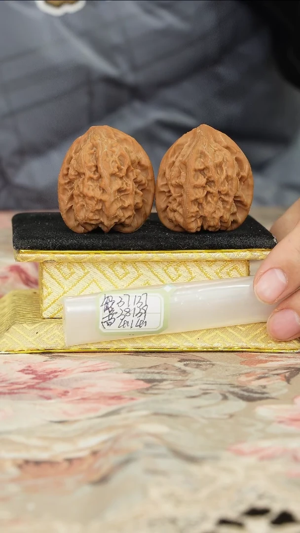 【闪购商品】文玩核桃把件马蹄