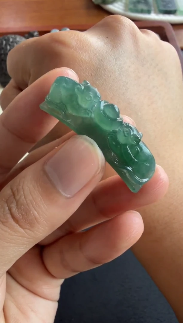未镶嵌定制翡翠手牌