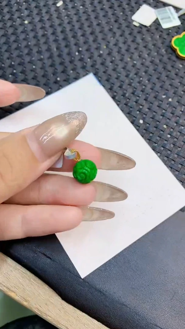 颈饰18K金镶嵌翡翠1