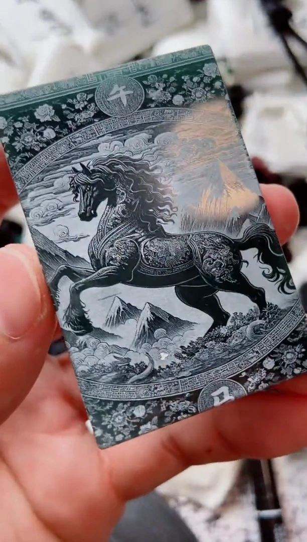 颈饰未镶嵌翡翠马