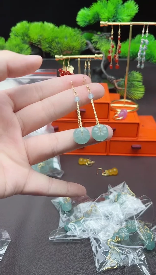 石英质玉（天山翠）银S925镶嵌耳饰999