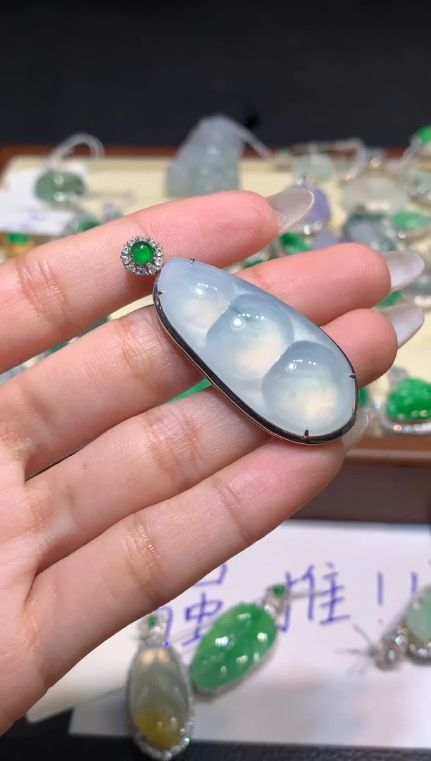 颈饰未镶嵌翡翠1