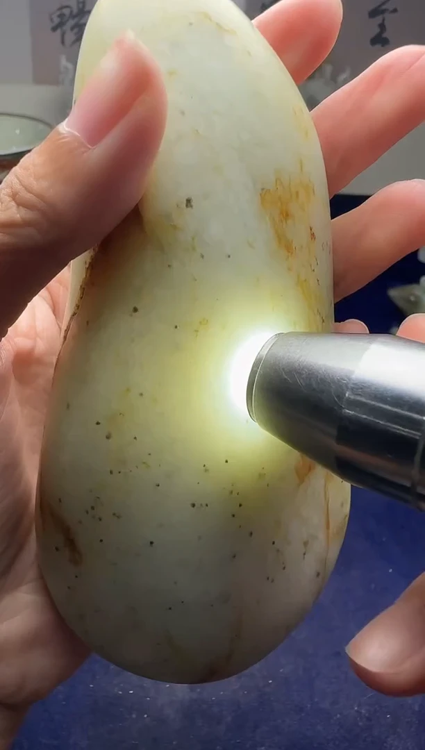 吊坠孤**人极具收藏价值的新疆精品摆件