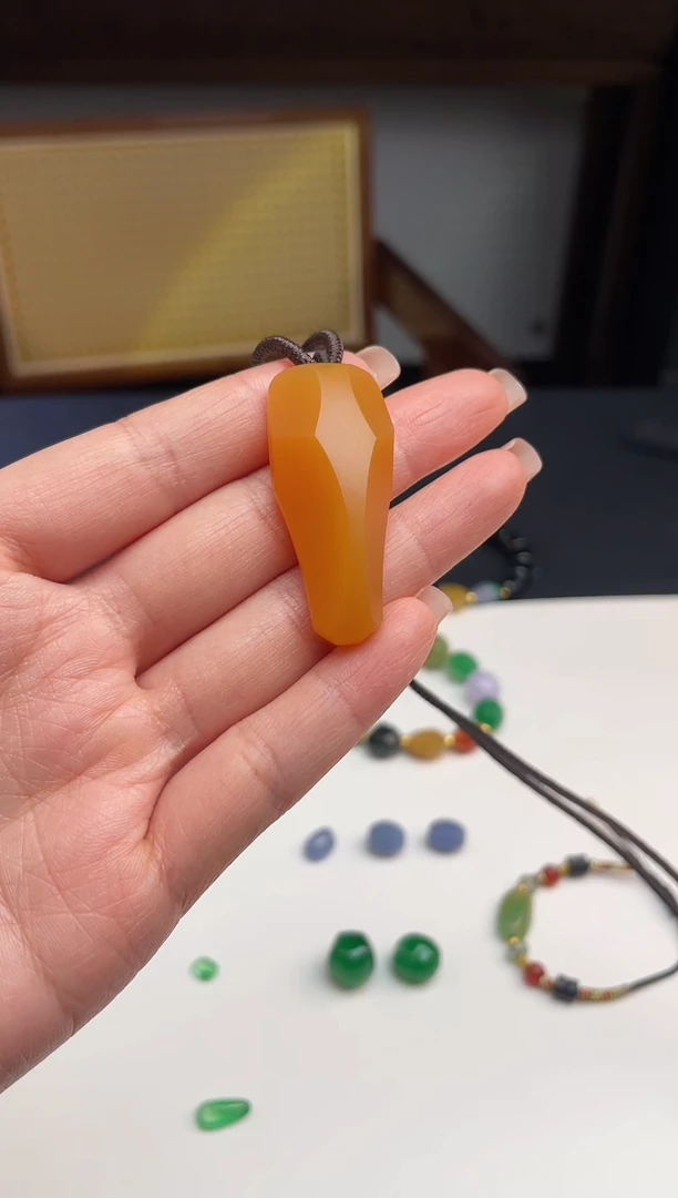 未镶嵌马到橙功定制石英质玉（非洲翠）自**行定制马年吊坠马到成功