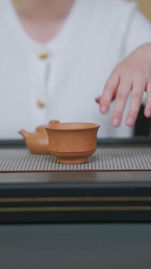 茶壶紫砂半手段泥合欢150cc+葵黄段压手杯