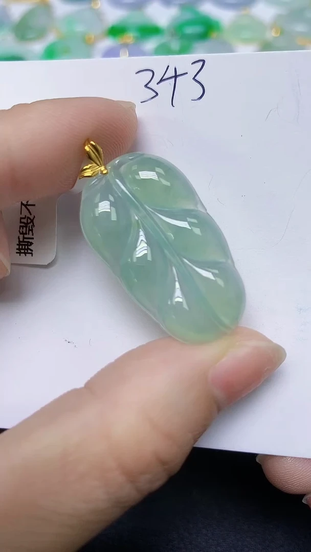 翡翠18K金镶嵌颈饰 天然缅甸翡翠A货