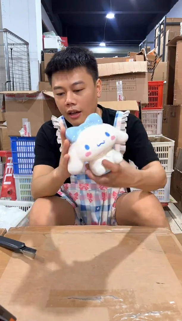 瓷片玉桂狗笔筒