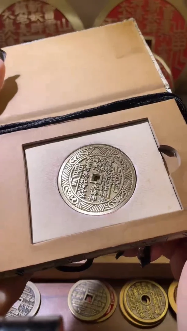 铜原光四象刻花+锦盒和脖挂