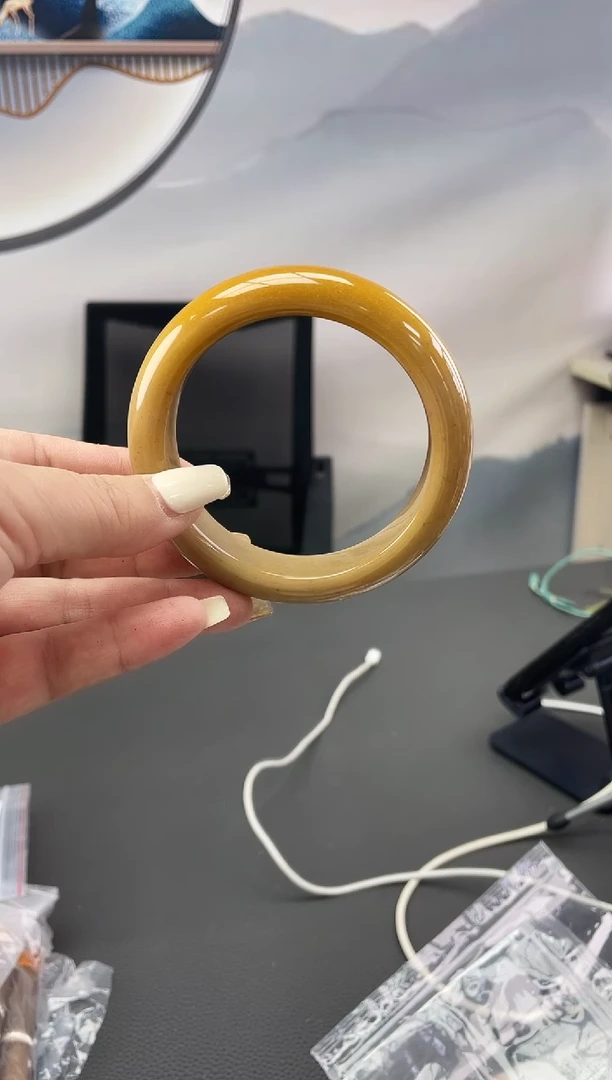 未镶嵌密玉黄色镯子密玉（石英质玉）6465