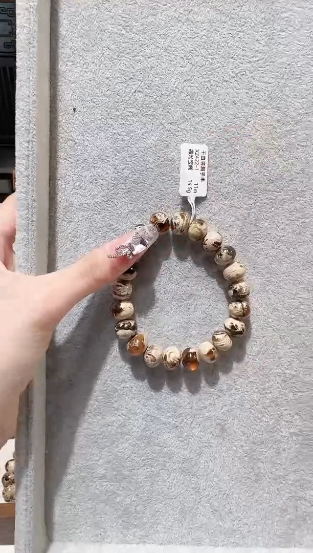 手链琥珀未镶嵌?****?抚顺琥珀        干白溶洞云端11M
