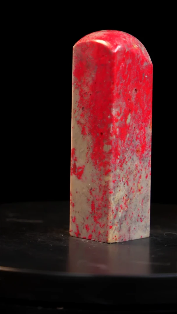 昌化石牛角鸡血石