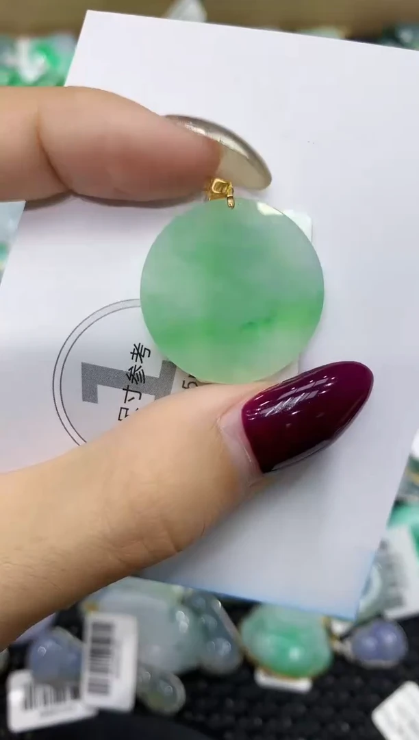 翡翠18K金镶嵌颈饰111111111111