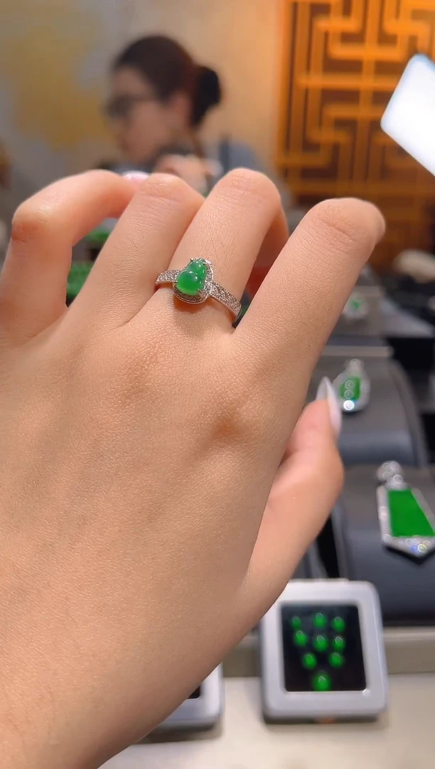 银S925镶嵌戒指翡翠葫芦