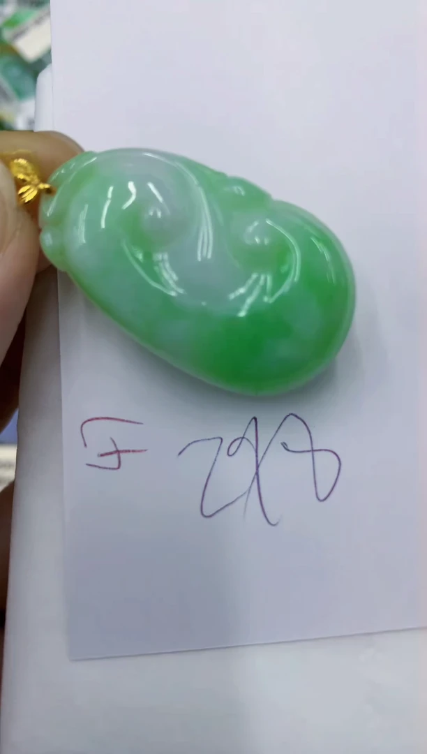 颈饰18K金镶嵌翡翠111111111111