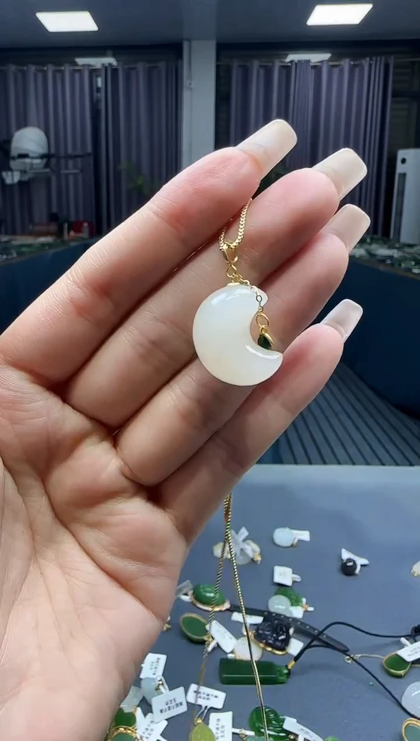 和田玉18K金镶嵌挂件1