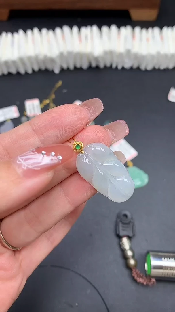 翡翠18K金镶嵌吊坠(不含链)MS186065