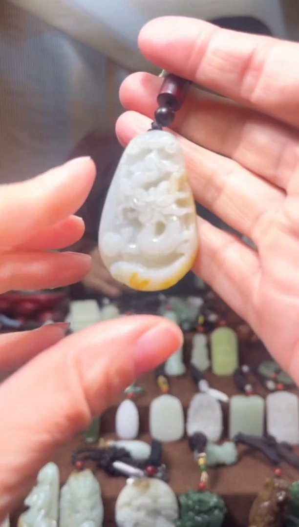 颈饰未镶嵌和田玉`