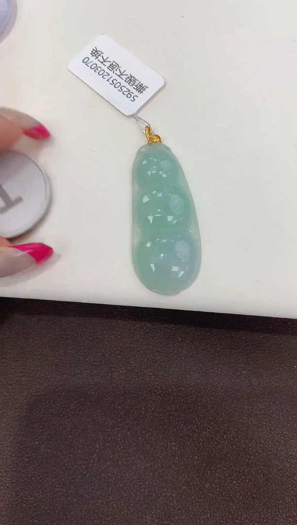 颈饰18K金镶嵌翡翠缅甸a货翡翠