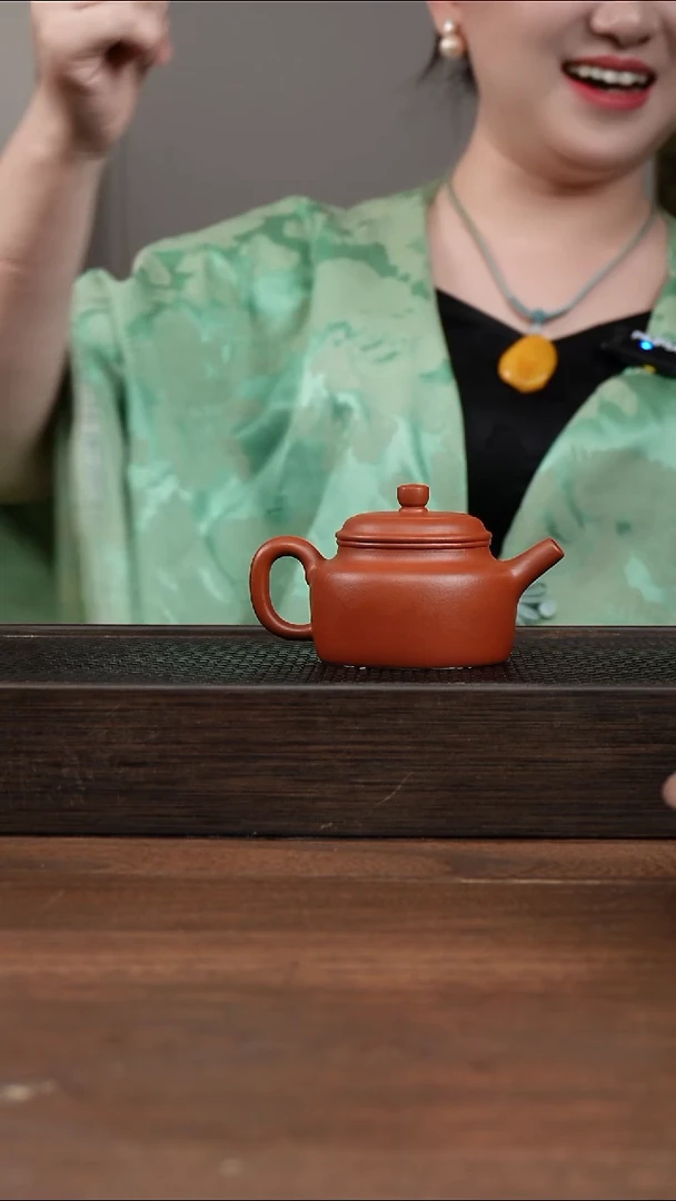 茶壶紫砂朱泥小德钟       130CC