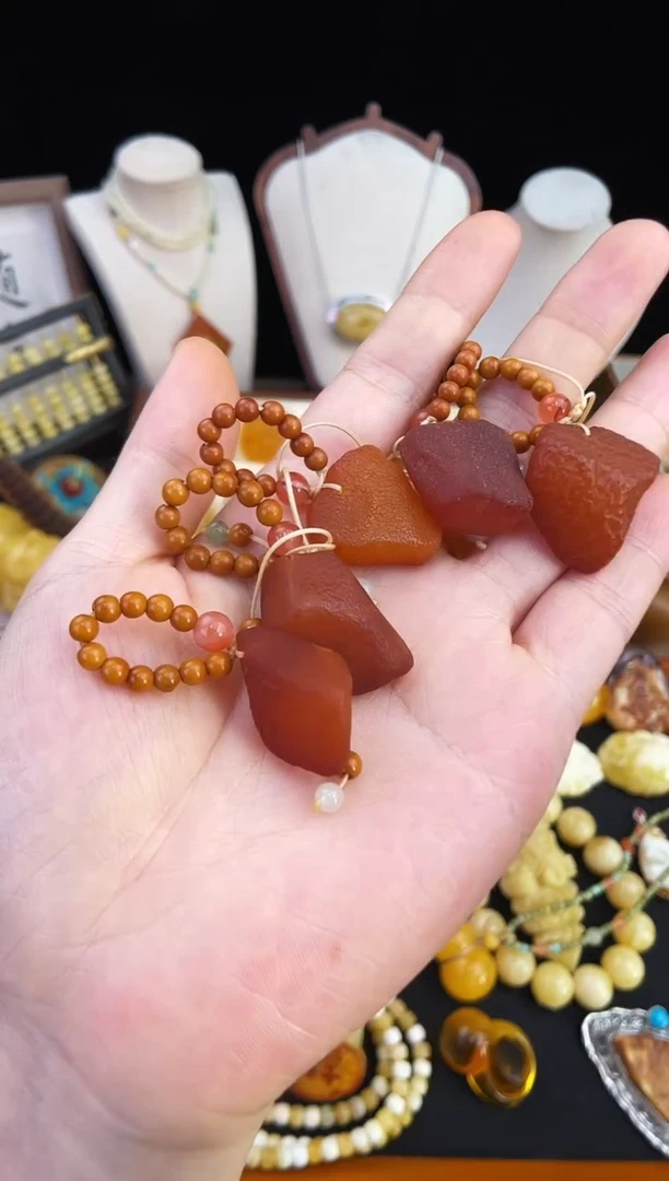 琥珀未镶嵌珠宝奇石多样性发其一