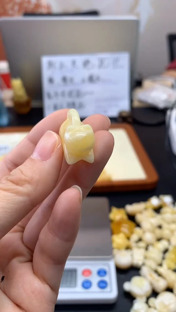 未镶嵌琥珀珠宝奇石1087