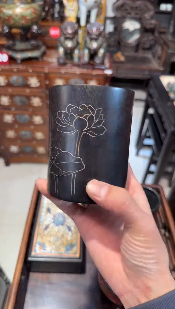 木木头款小叶紫檀银丝荷花笔筒298