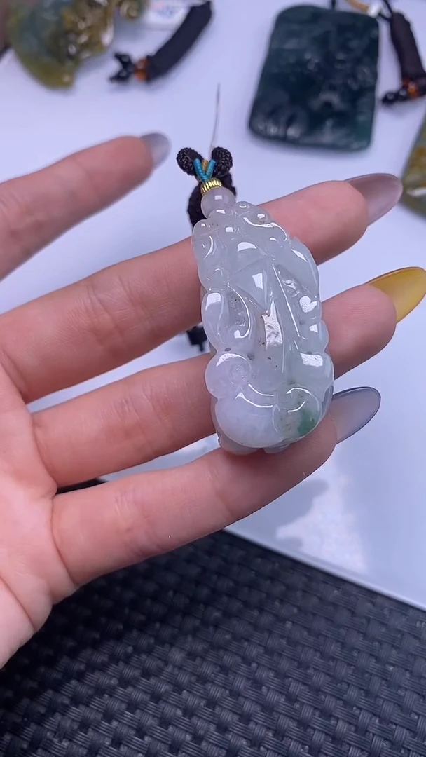 颈饰未镶嵌翡翠