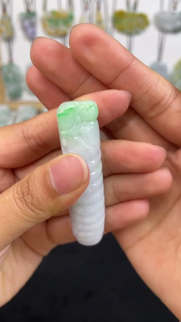 颈饰未镶嵌翡翠1