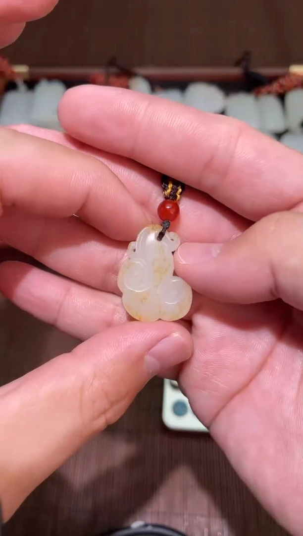 和田玉未镶嵌挂件如意