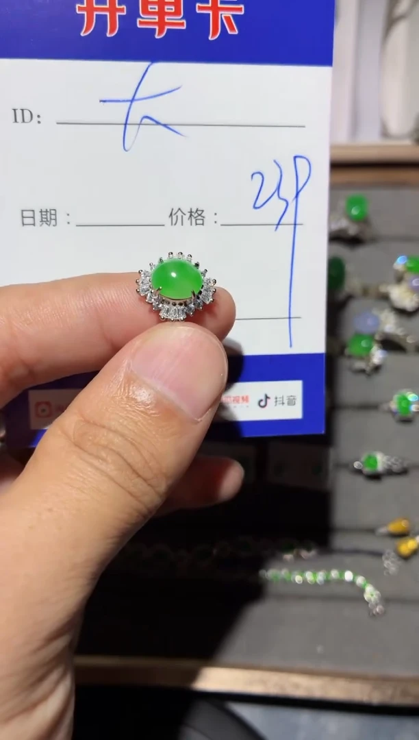 银S925镶嵌戒指翡翠大***?大肥兔子