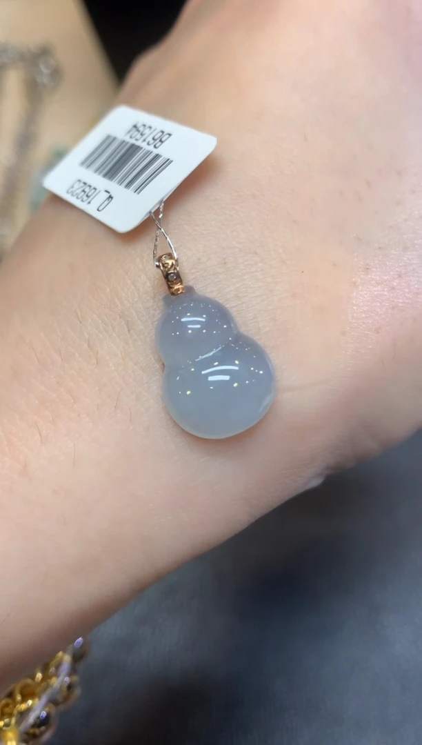 翡翠18K金镶嵌颈饰葫芦【无服务费】