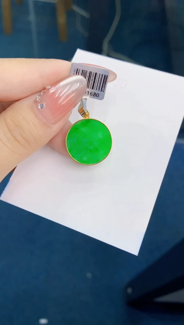 翡翠未镶嵌颈饰1