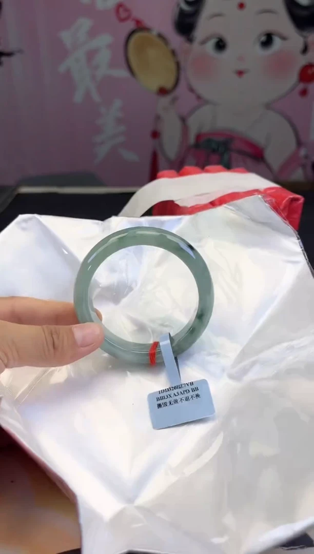 【闪购商品】翡翠手镯未镶嵌11翡翠手镯(微瑕）