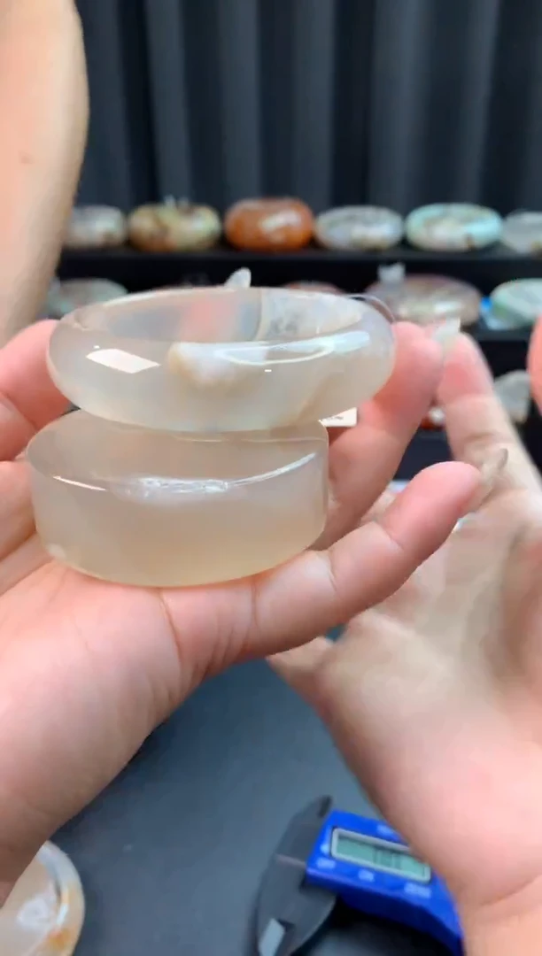 未镶嵌手镯石英质玉（59圈口）赠送镯心 无证书