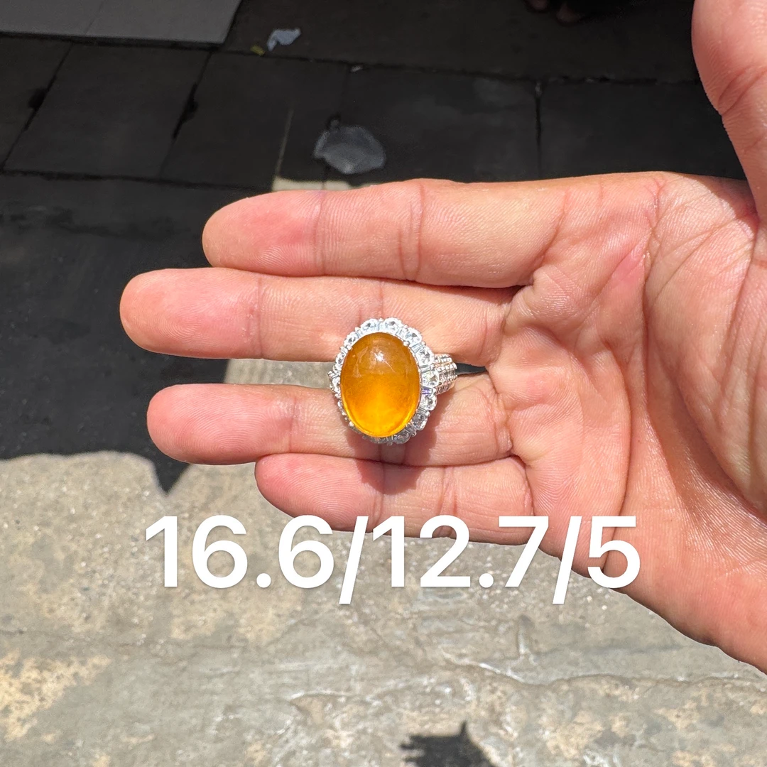0628(小哪吒在源头)玻璃种翡翠炸光金翡戒面干净肉细荧光足M400