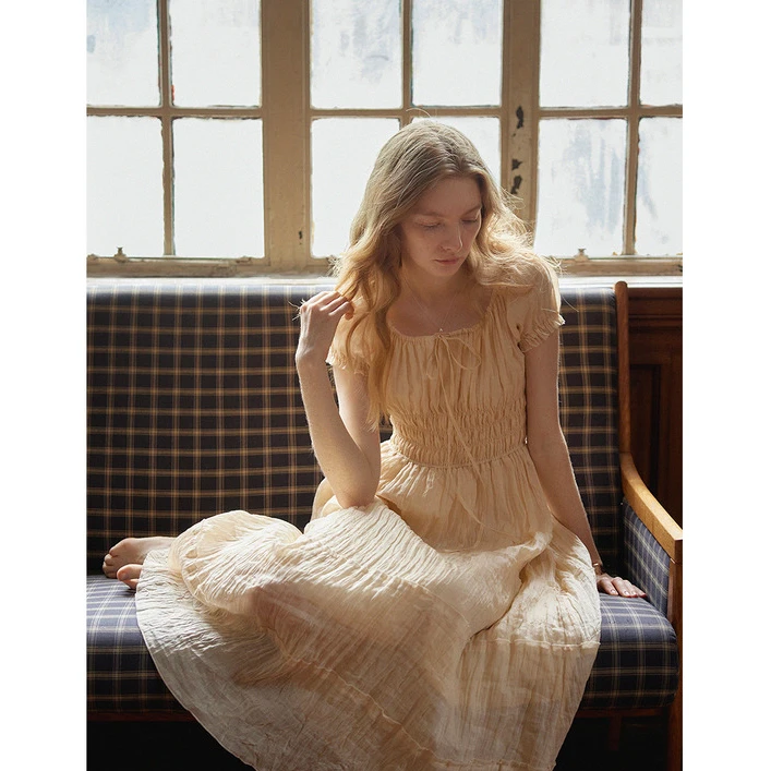 Nice people2025SS 100苎麻 褶皱肌理法式重工收腰A摆U领连衣裙