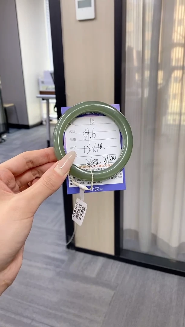 【闪购商品】和田玉手镯未镶嵌10微色差