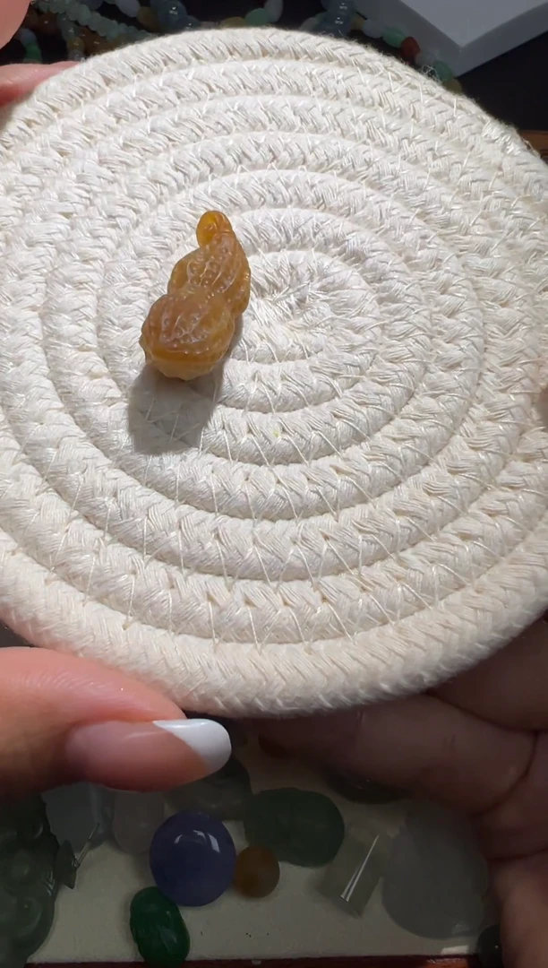 未镶嵌定制翡翠黄翡花生