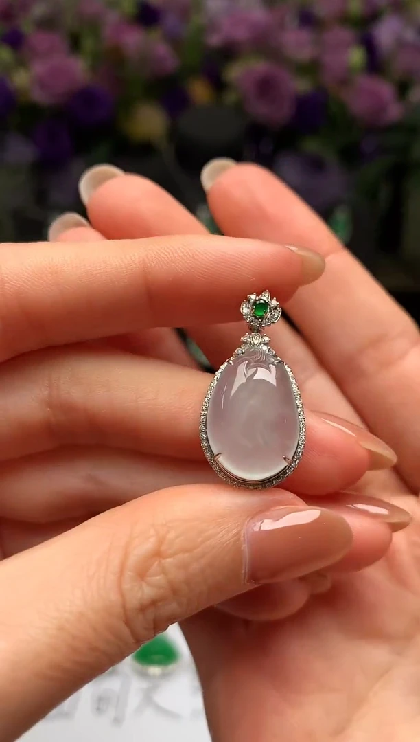 颈饰18K金镶嵌翡翠福瓜