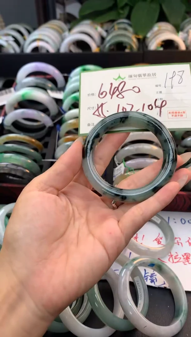 未镶嵌定制翡翠毛货需精细抛光+多人